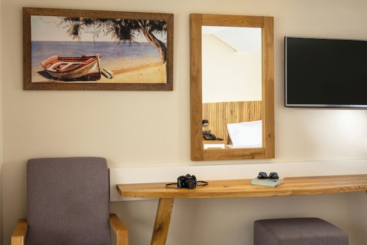 Room 32 of 168