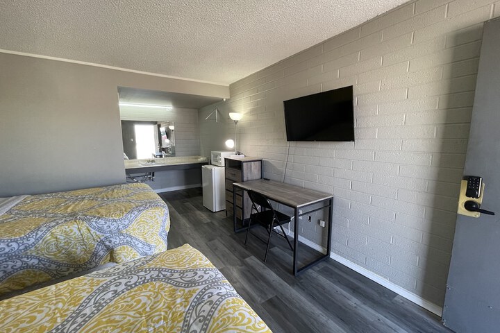 Room 4 of 35