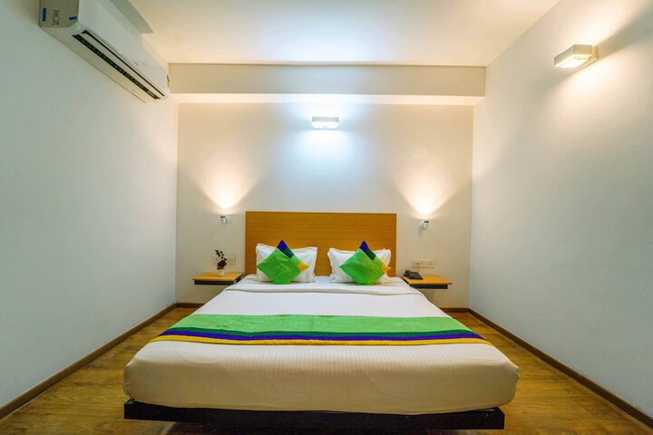 Room 10 of 34