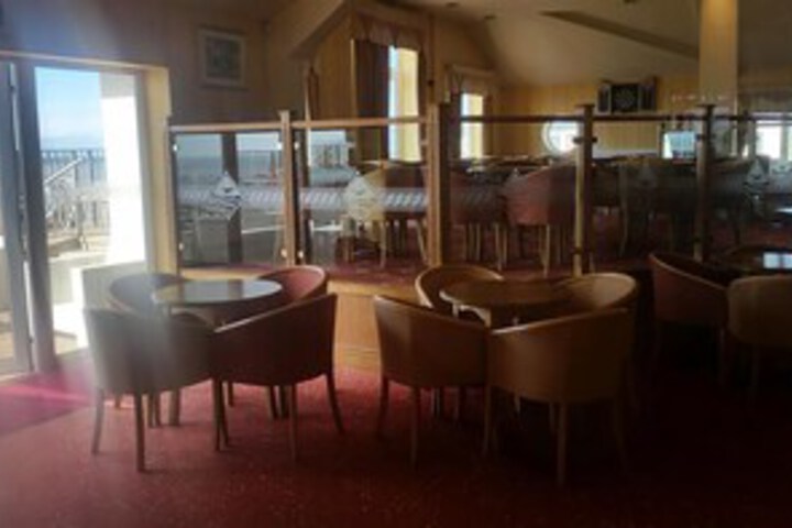 Lounge 20 of 49