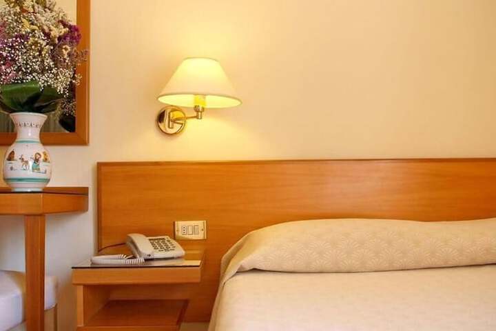 Room 14 of 37