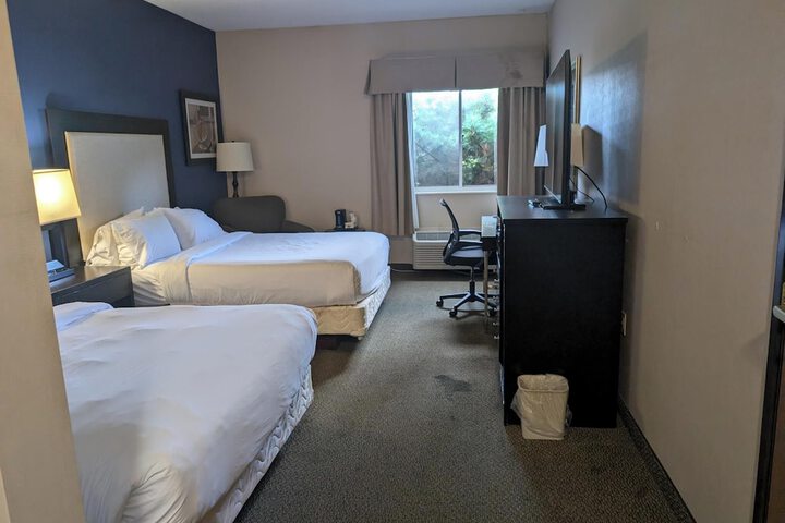 2 Queen Beds (3 of 7)