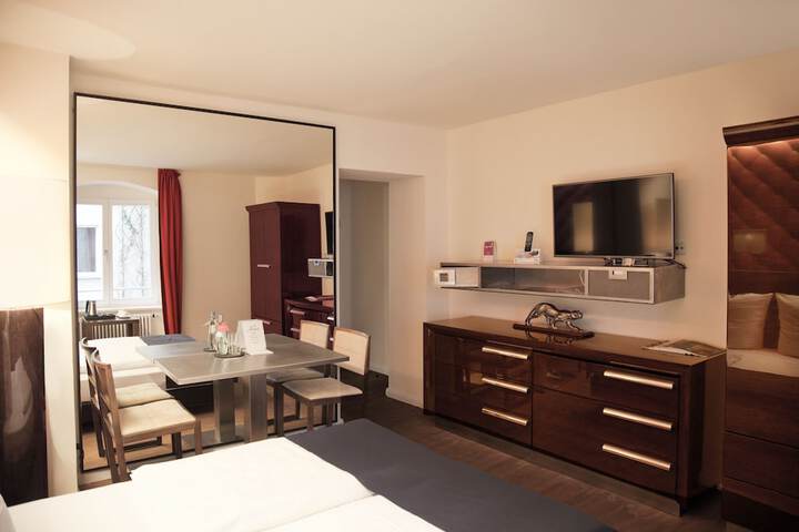 Room 35 of 82