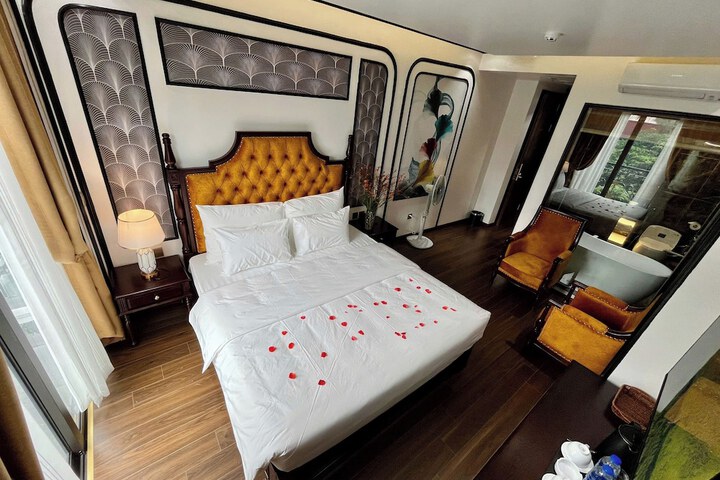 Room 20 of 165