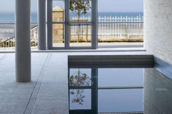 Pool Hotel