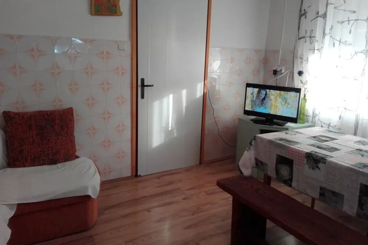 Room 4 of 17