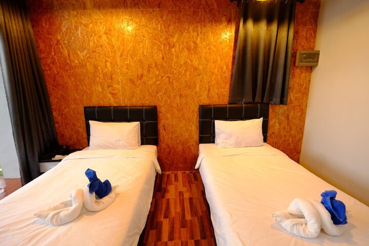 Room 5 of 28