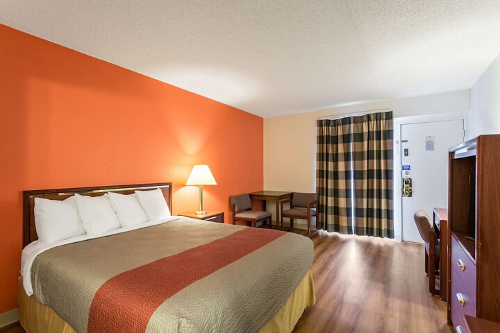 Room 3 of 20