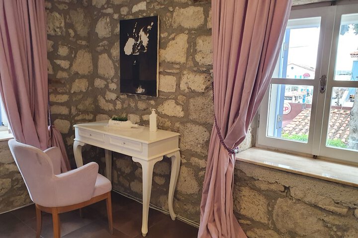 Room 6 of 30