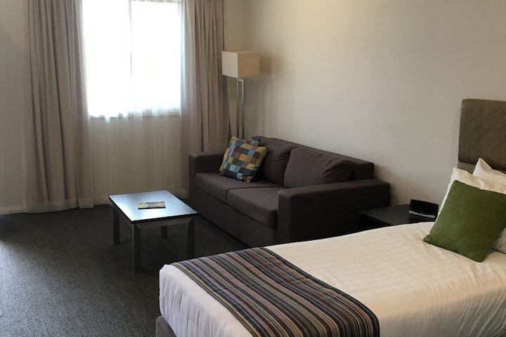 Room 12 of 68