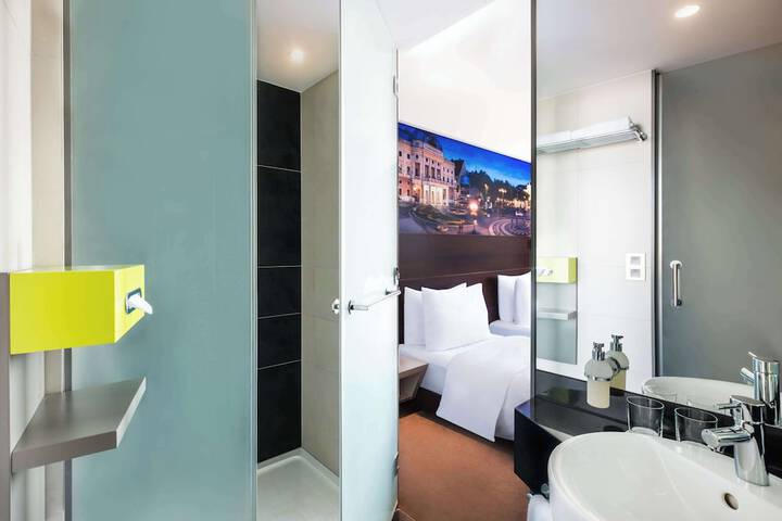 Room 26 of 67