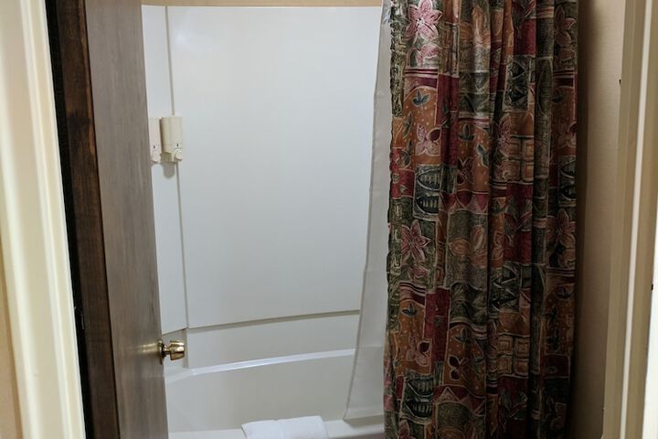Deluxe 2 Queen Beds (3 of 7)