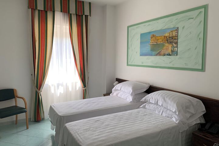Room 3 of 28