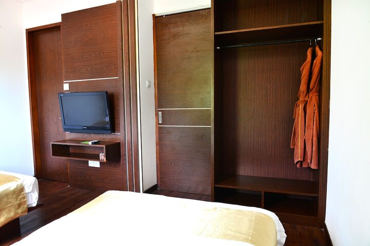 Room 11 of 43