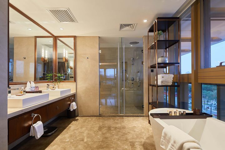 Room 50 of 93