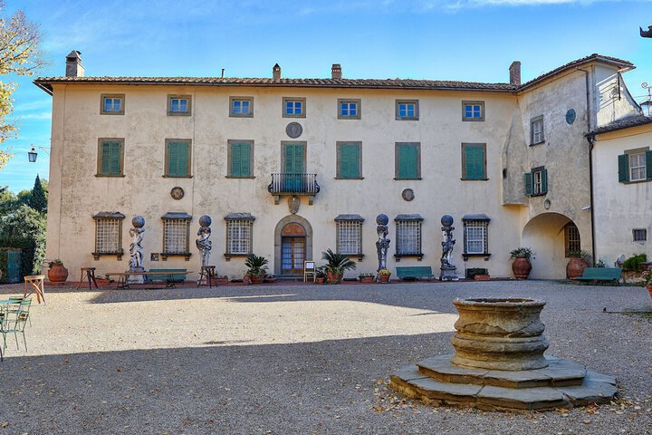 Hotel Exterior 62 of 77