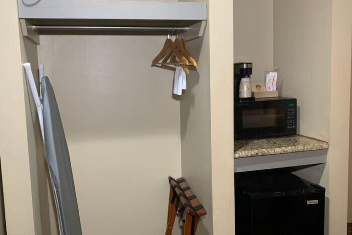 Room 16 of 52