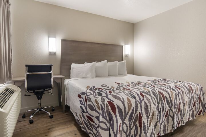 Standard King Bed Accessible (1 of 9)