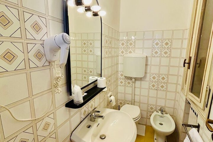 Room 16 of 26