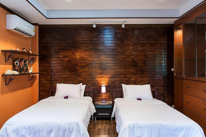 Room 14 of 27
