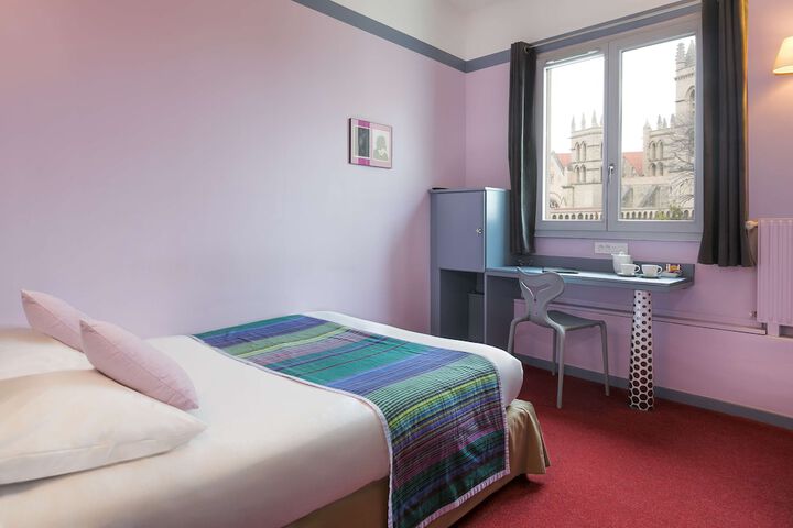 Room 17 of 24