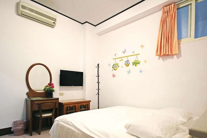 Room 6 of 20