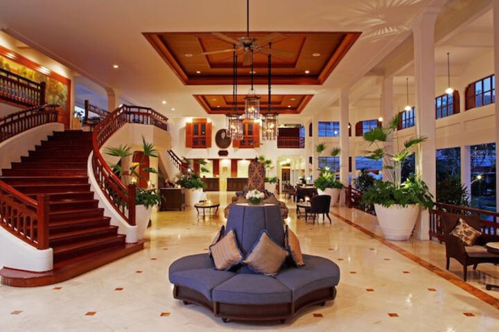 Entrance & Lobby