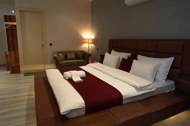 Room 2 of 58
