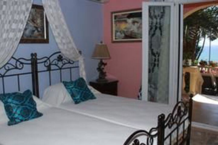 Room 6 of 11