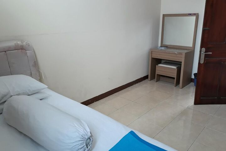 Room 10 of 19
