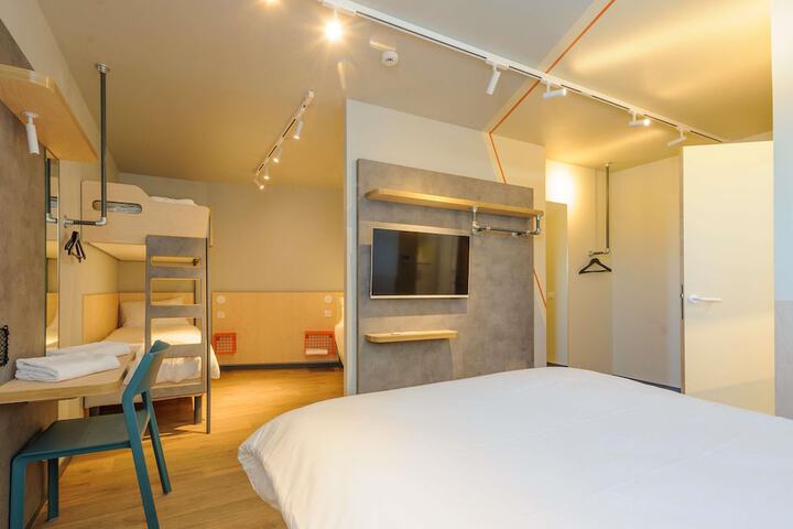 Room 49 of 77