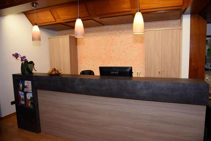 Entrance & Lobby