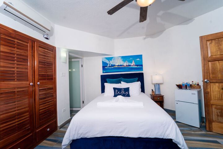 Room 2 of 70