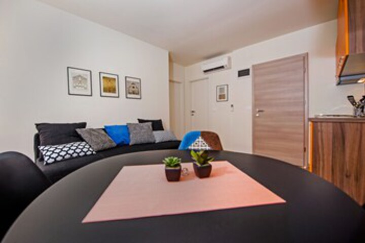 Room 162 of 306