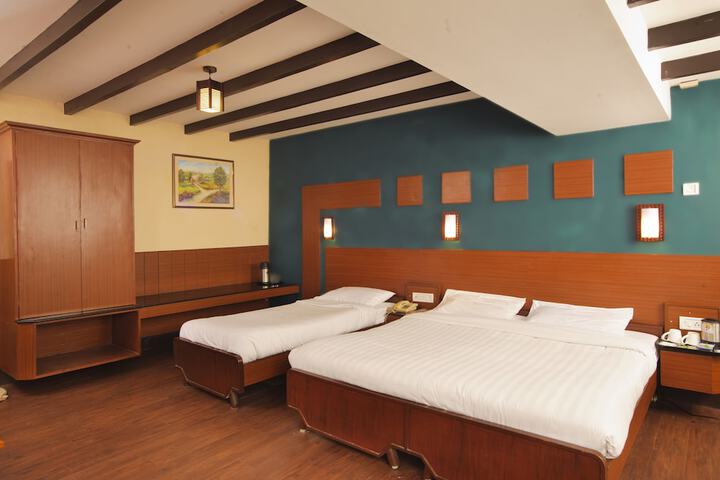 Room 2 of 28