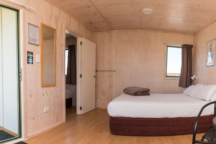 Room 13 of 38
