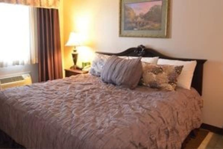 1 King Bed (1 of 8)
