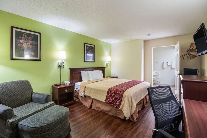 1 King Bed (8 of 15)