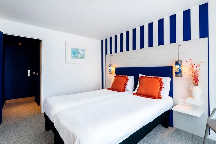 Room 9 of 79