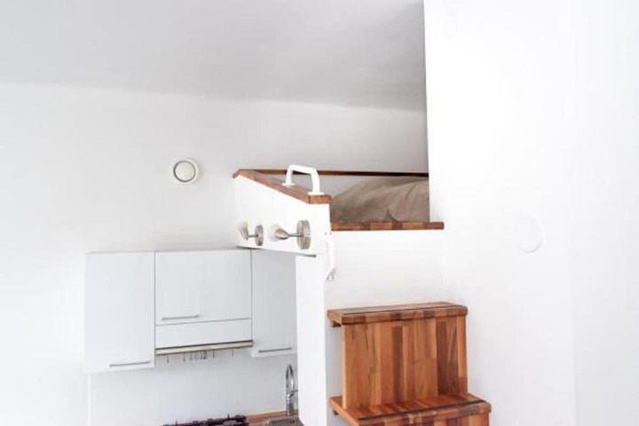 Room 4 of 16