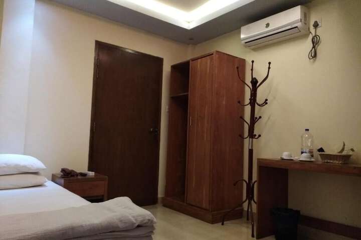 Room 13 of 43