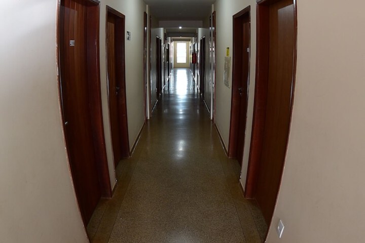 Ballroom/Hall 48 of 65