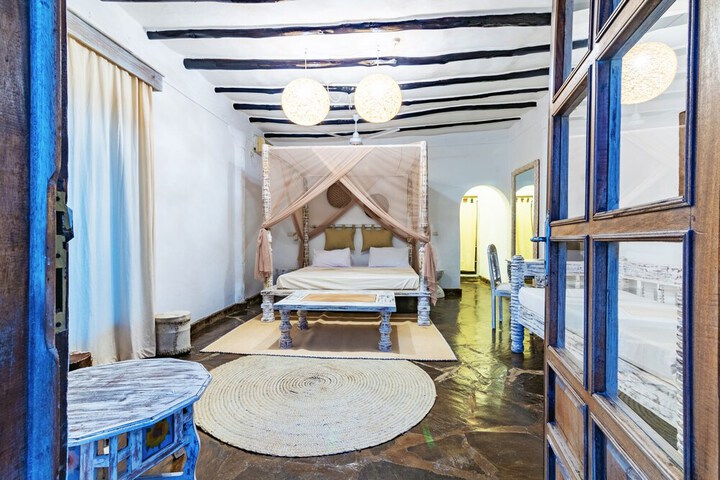 Room 6 of 32