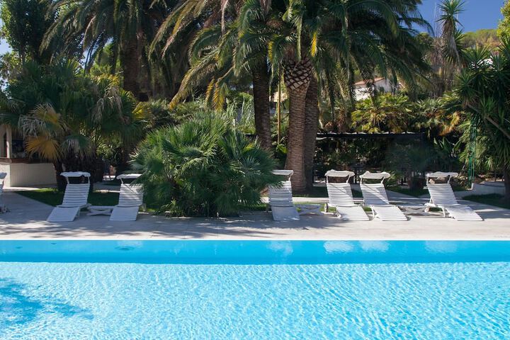 Pools & Facilities