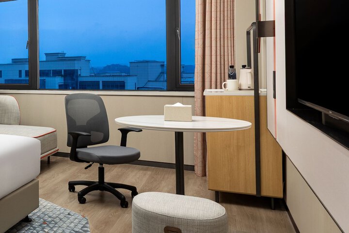 Room 16 of 37