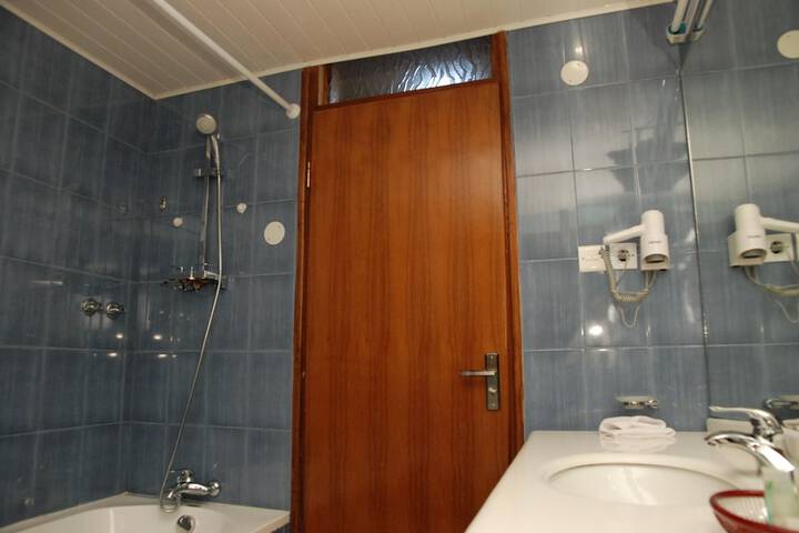 Room 27 of 54