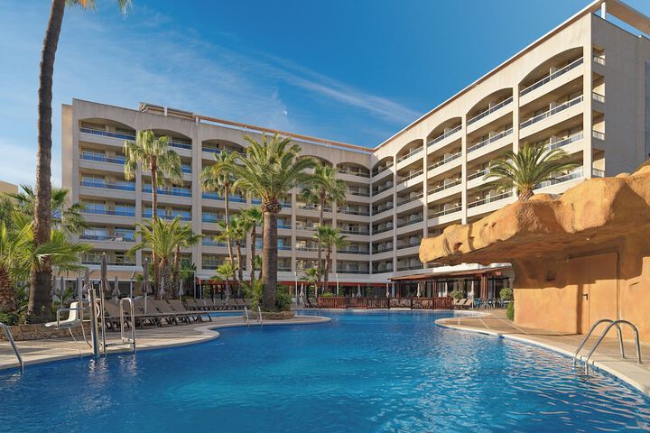 Hotel with Pool