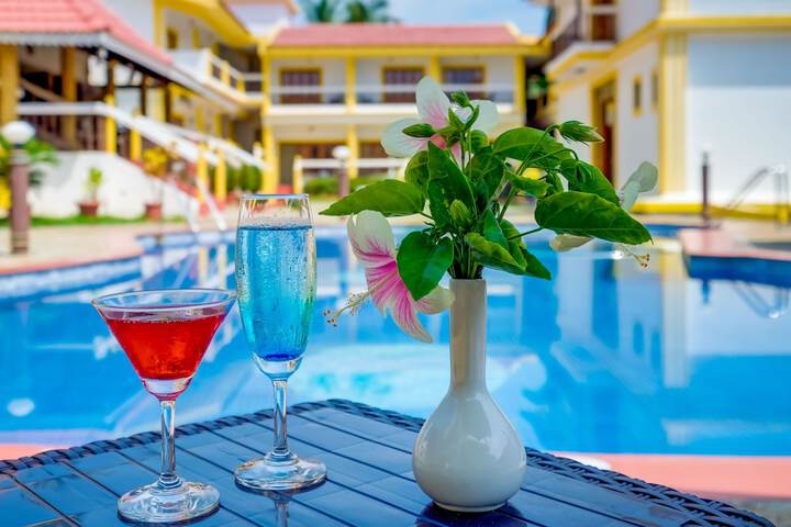 Hotel Pool