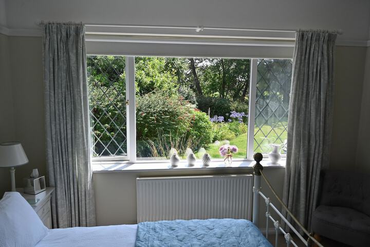 Room 4 of 28