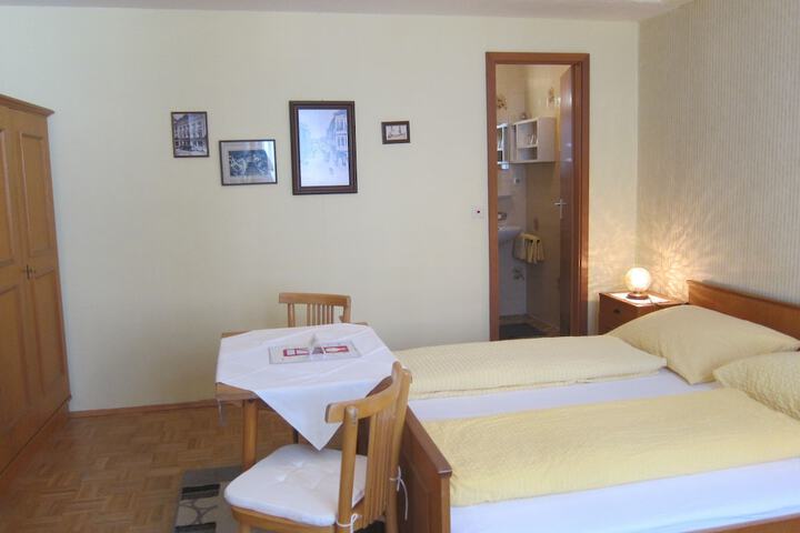 Room 9 of 24